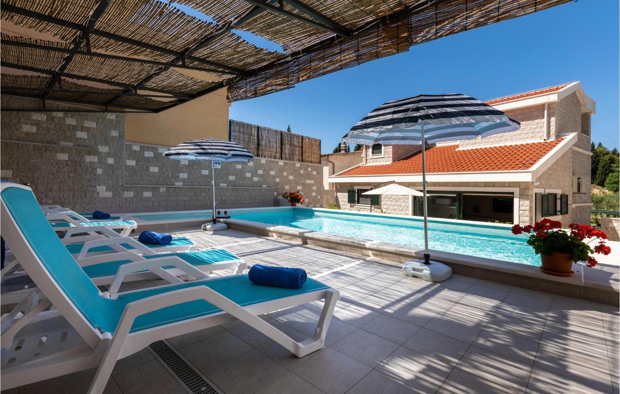 Lovely Home In Klek With House A Panoramic View Bagian luar foto