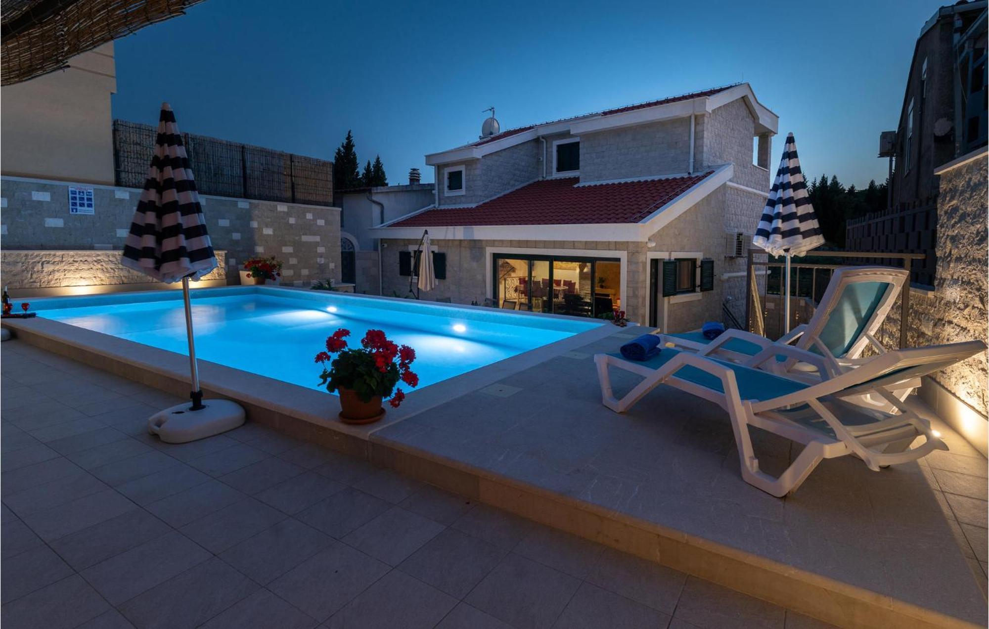 Lovely Home In Klek With House A Panoramic View Bagian luar foto