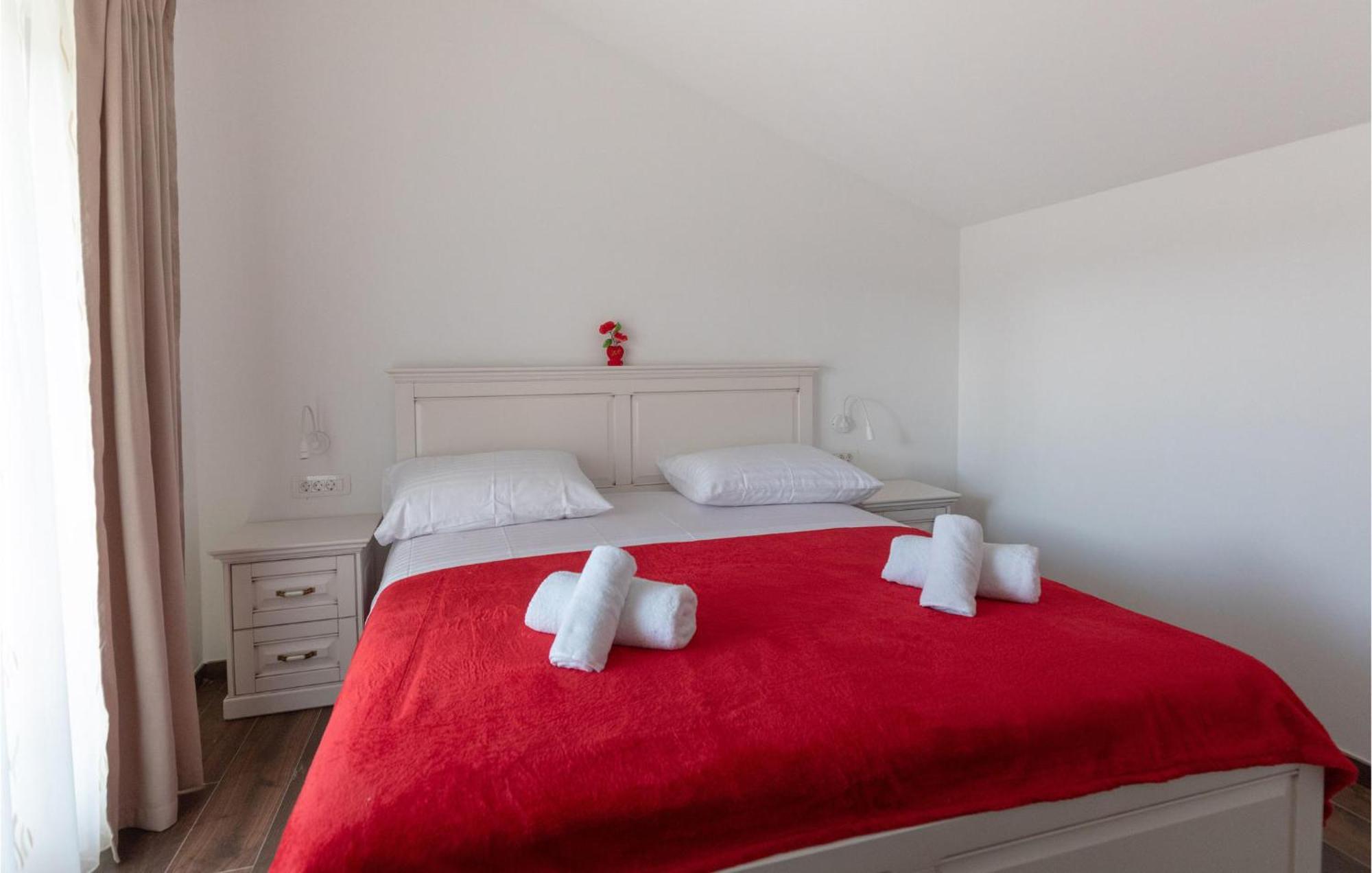 Lovely Home In Klek With House A Panoramic View Bagian luar foto