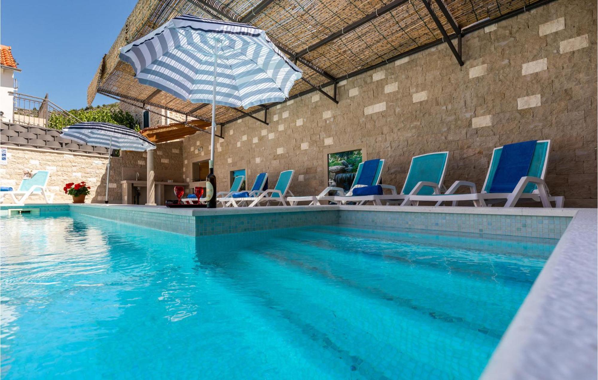 Lovely Home In Klek With House A Panoramic View Bagian luar foto